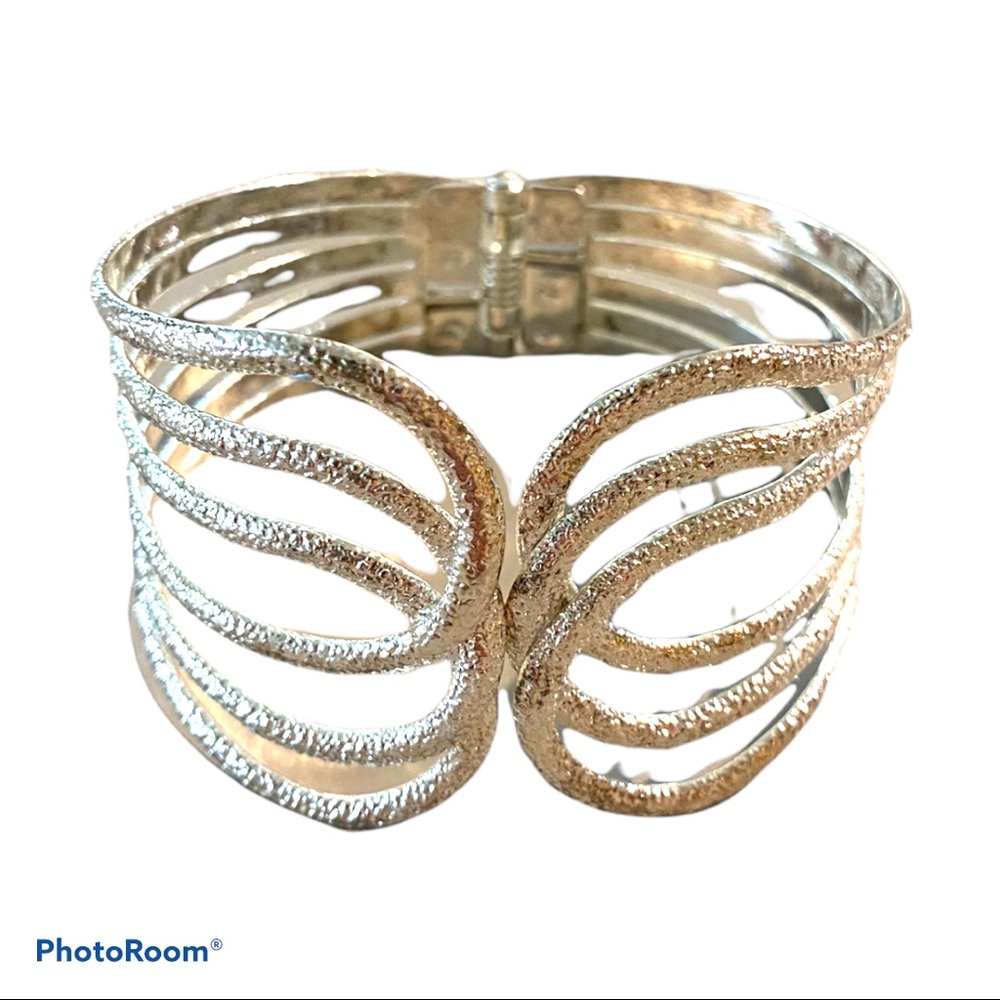 Silver cuff bracelet with hinge